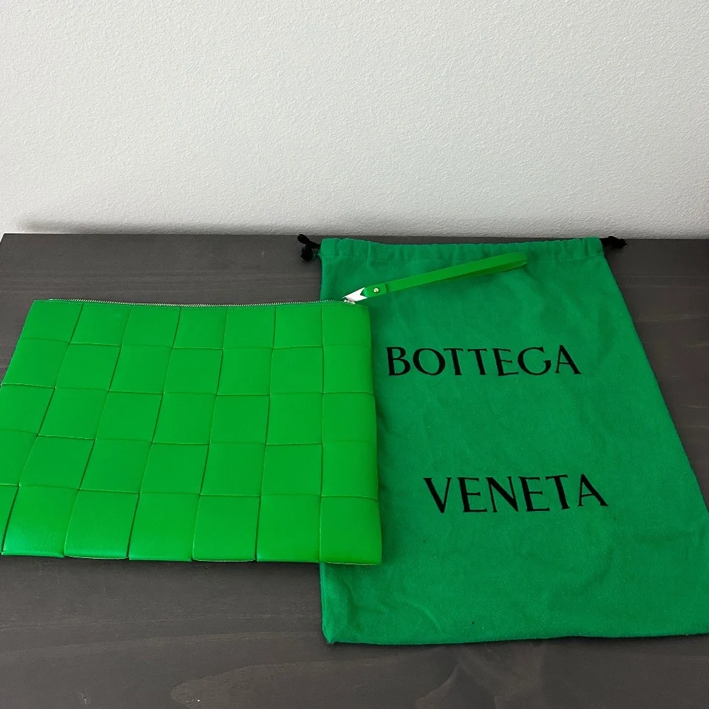 Bottega Veneta Pouch Bag - Picture 3 of 11